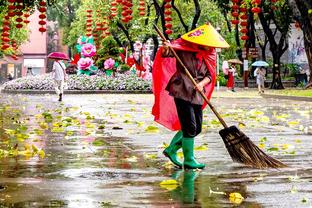 Phóng viên xinh đẹp Mạnh Siêu chụp ảnh chữ cái: Anh ấy nói thẳng mùa hè hàng năm đều đến Trung Quốc